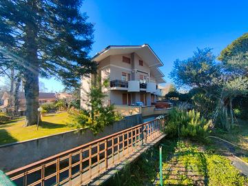 Rif.14 Villa In Trifamiliare angolare Ariccia