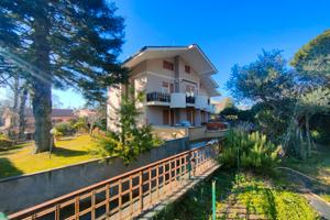 Rif.14 Villa In Trifamiliare angolare Ariccia