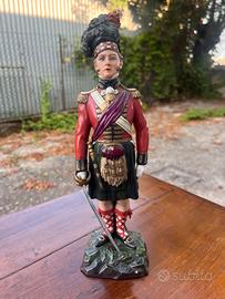 Statuetta Militare Porcellana Capodimonte