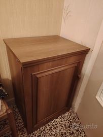 mobile con macchina da cucire