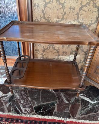Carrello in legno con porta bottiglie