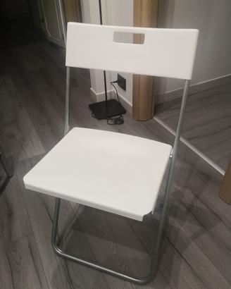 Sedia pieghevole plastica bianca e alluminio