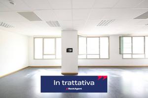 VIA ALBARETO - UFFICIO IN STATO CON 2 POSTI