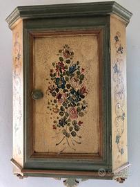 Mobile tirolese : armadietto appeso