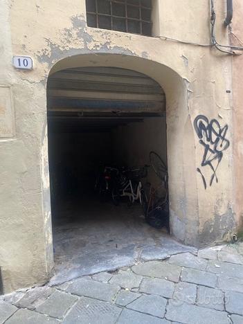 Piccolo garage in LUCCA centro storico