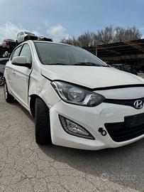 RICAMBI AUTO HYUNDAI I20 ANNO 2013
