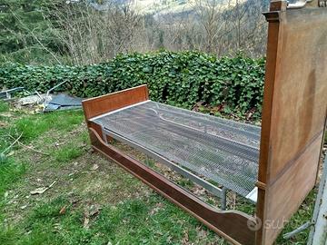 2 letti con rete e telaio in legno