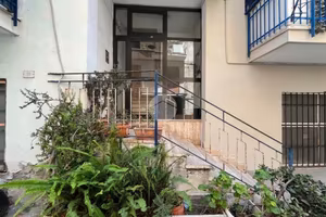 3 LOCALI A POZZUOLI