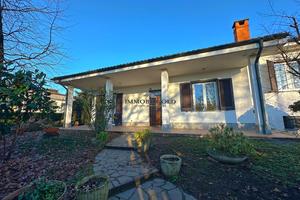 Villa singola con giardino e box