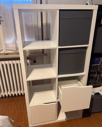 Scaffale IKEA modello KALLAX