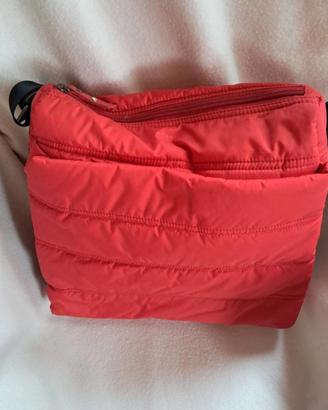 Borsa rossa imbottita e trapuntata 