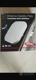 Antenna satellitare piatta