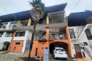 Casa indipendente con ampi terrazzi e grande poten