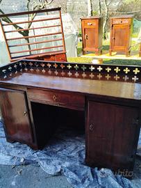 Scrivania di ciliegio restaurata