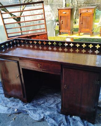 Scrivania di ciliegio restaurata