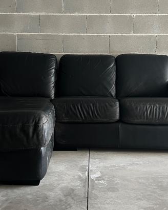 Divano in pelle con chaise-longue
