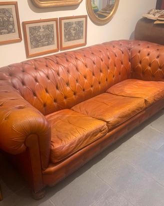 Divano modello Chesterfield