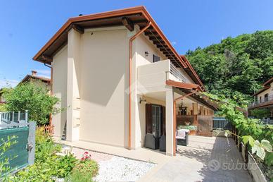 VILLA A SCHIERA A GAVARDO