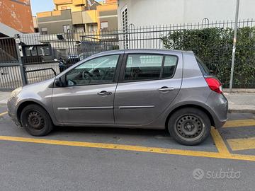 RENAULT CLIO 1200 benzina/GPL 1500euro trattabili