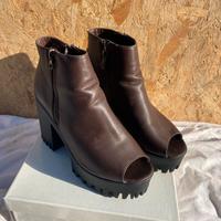 Stivaletti con punta aperta