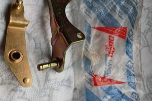 Leva e staffa acceleratore Lancia Delta I.E.