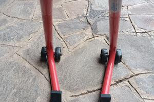 Cavalletto solleva moto