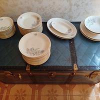 servizio di piatti antico