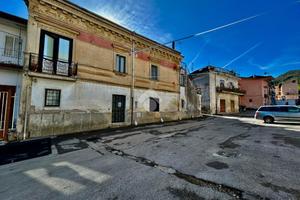 CASA SEMINDIPENDENTE A MERCATO SAN SEVERINO