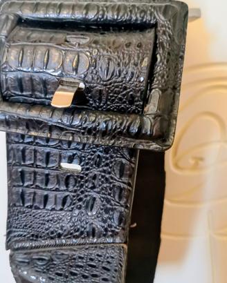 Cinturone in pelle effetto coccodrillo