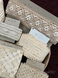 Stock di pizzi e bordure fatte a mano