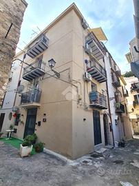 2 LOCALI A PALERMO