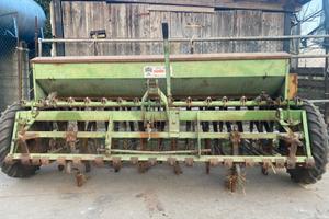 Trattore seminatrice