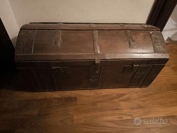 Baule antico in legno