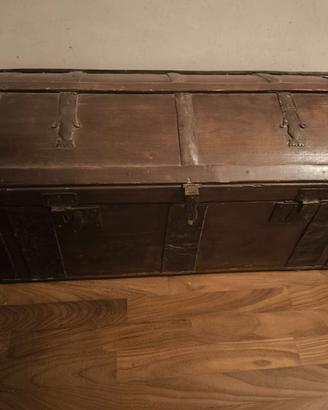 Baule antico in legno