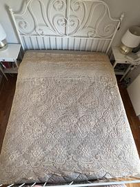 Copriletto matrimoniale antico in filet