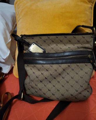 Borsa. Hilfiger