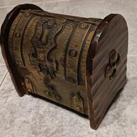 Cofanetto in ottone e legno stile Medievale,