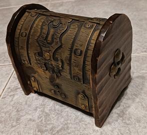 Cofanetto in ottone e legno stile Medievale,
