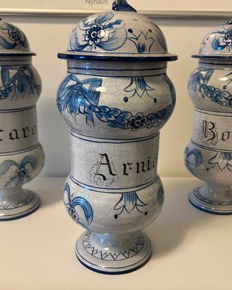 Serie vasi in ceramica da farmacia