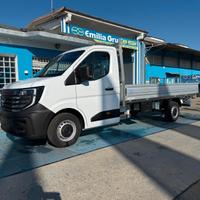 Nissan Interstar con cassone fisso