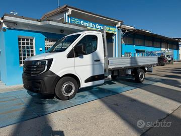 Nissan Interstar con cassone fisso