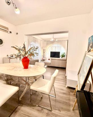 Casa Bi-Familiare con Giardino