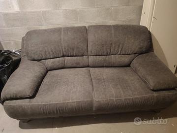 Divano 2 posti morbido e avvolgente