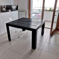 Tavolo quadrato in legno massiccio 120x120