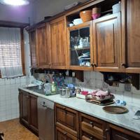 Cucina in massello con elettrodomestici