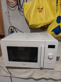 Microonde whirlpool perfettamente funzionante 