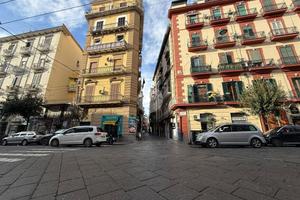 2 LOCALI A NAPOLI