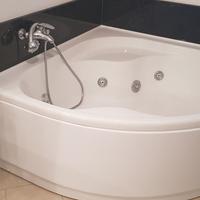 bagno completo con vasca idromassaggio funzionante