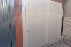 Box INDIPENDENTE con entrata comune