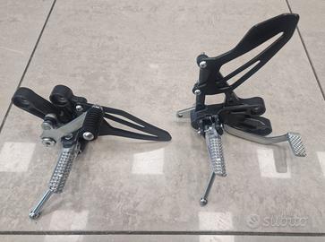 Pedane poggiapiedi destra e sinistra Yamaha R7